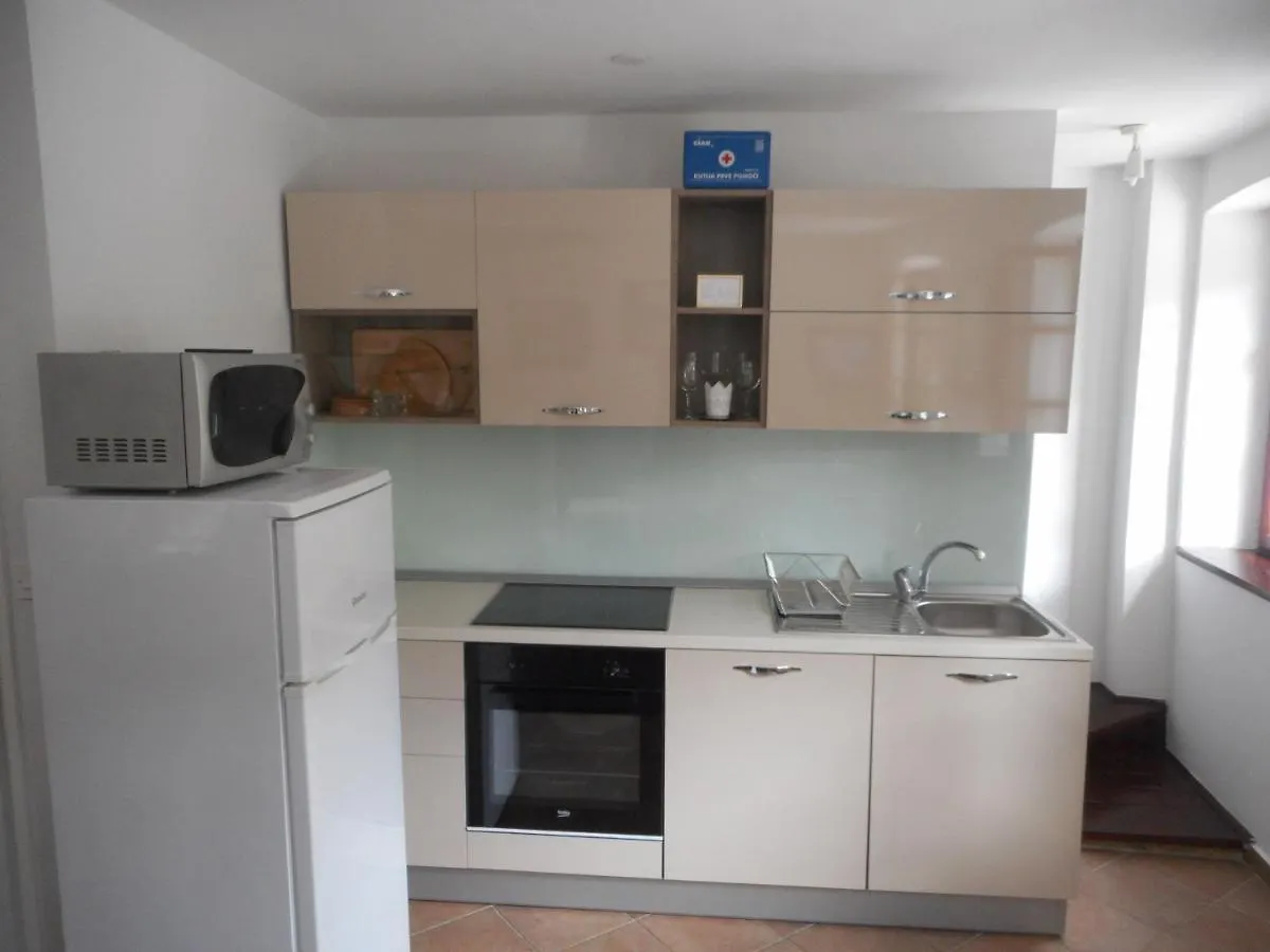 Seafront Apartment Riva Novigrad  0*, Novigrad (Dalmatia)