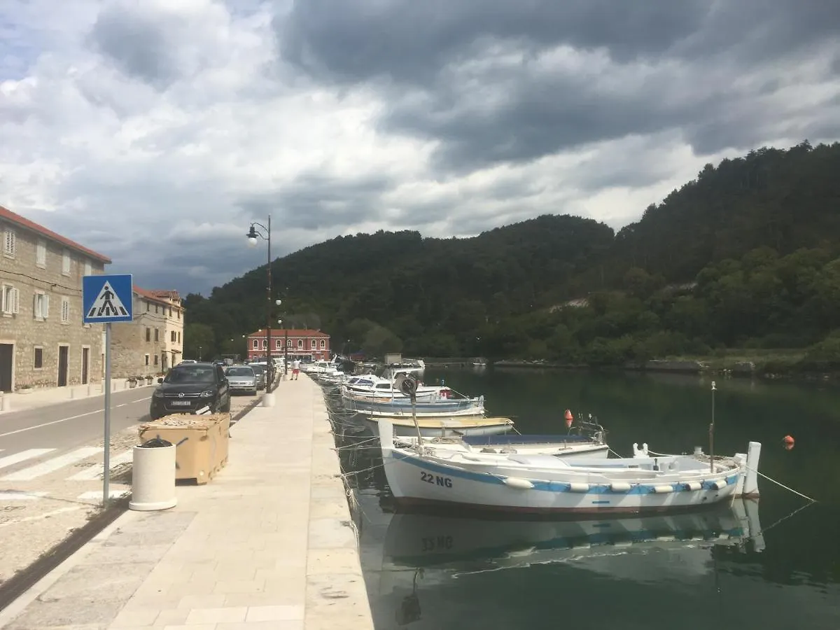 Seafront Apartment Riva Novigrad  0*, Novigrad (Dalmatia)