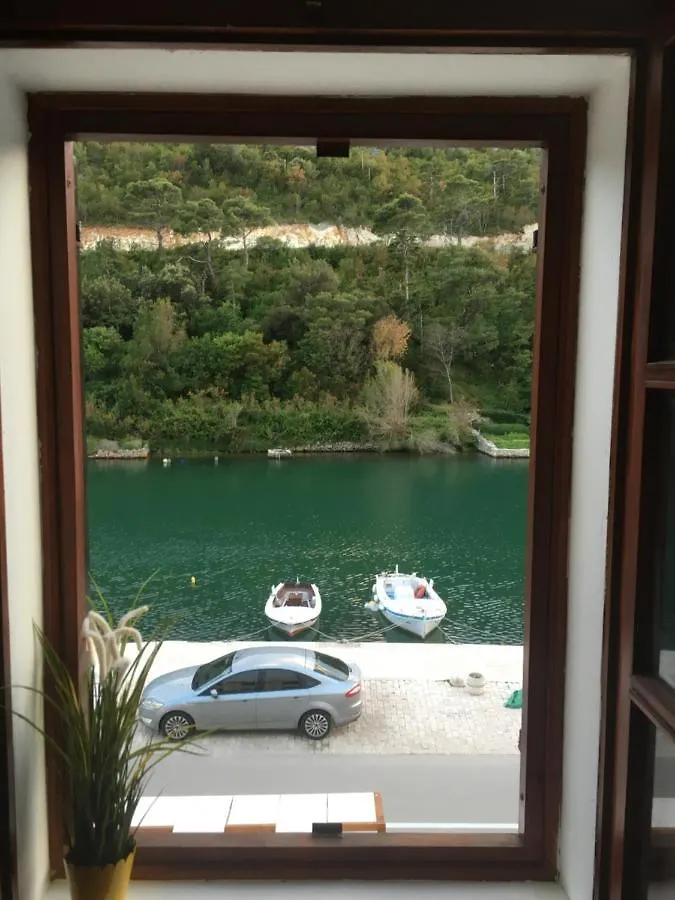 Seafront Apartment Riva Novigrad